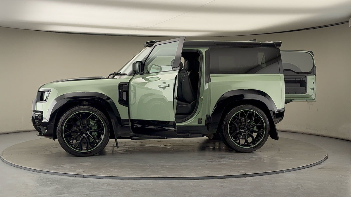 More views of Land Rover Defender 90