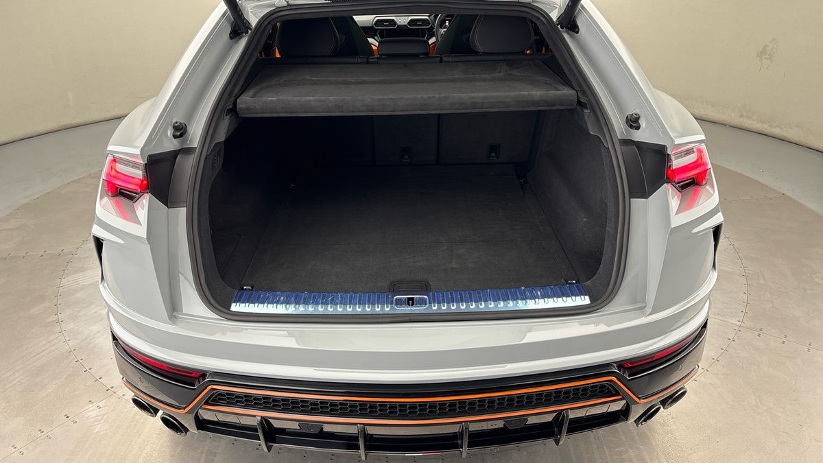 Lamborghini Urus Image 11