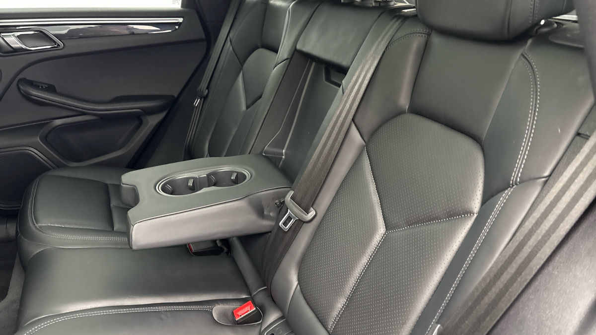 Porsche Macan Image 9