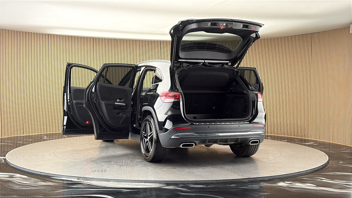 More views of Mercedes-Benz GLA