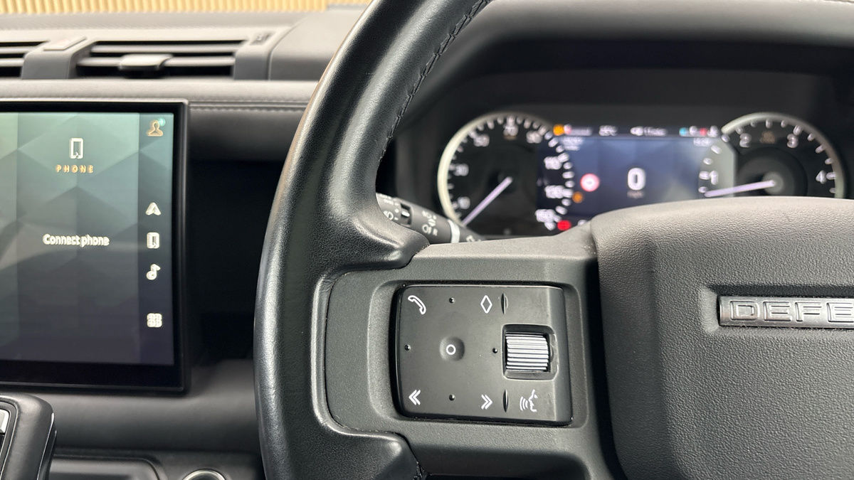 Land Rover Defender 110 Image 13