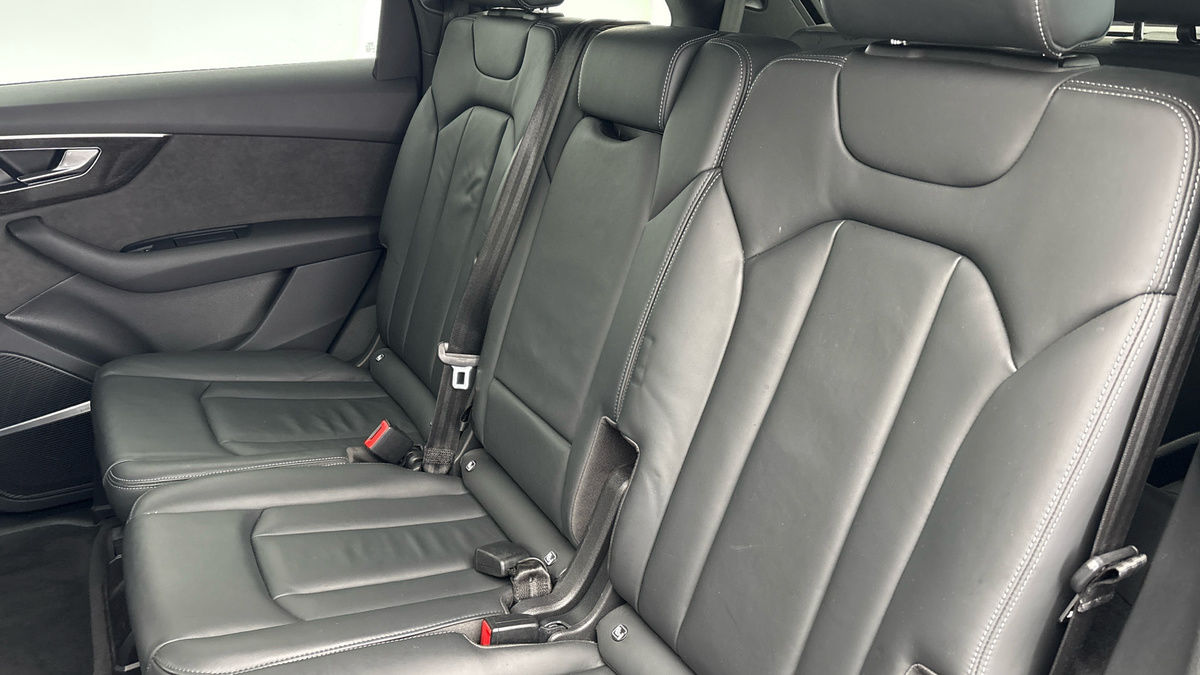 Audi Q7 Image 8