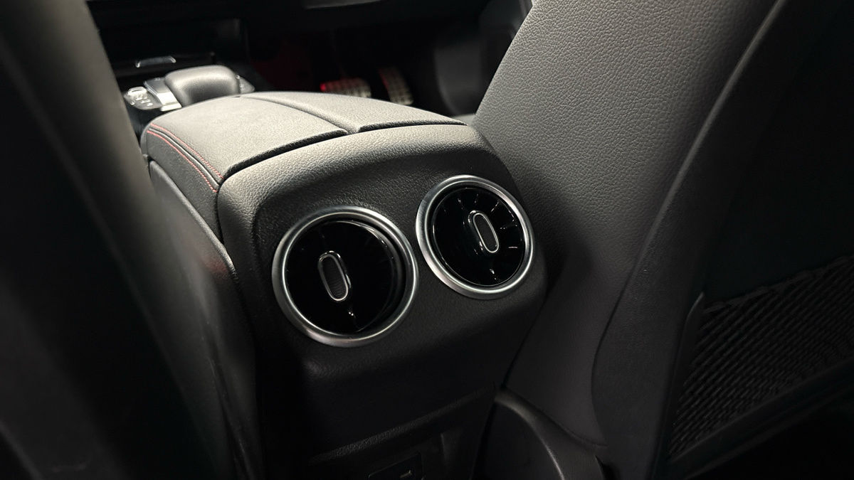 Mercedes-Benz CLA Image 9