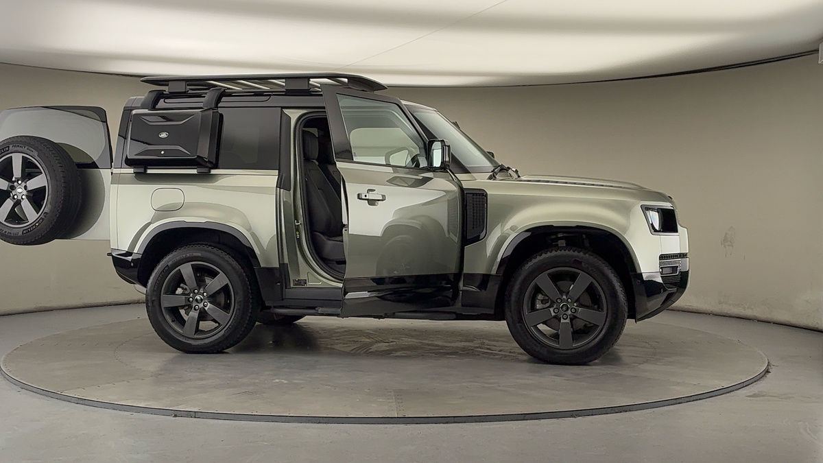 More views of Land Rover Defender 90