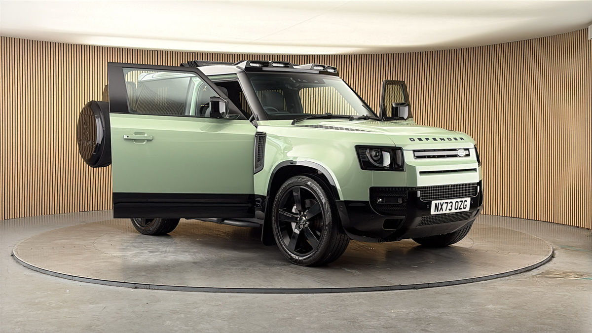 More views of Land Rover Defender 90
