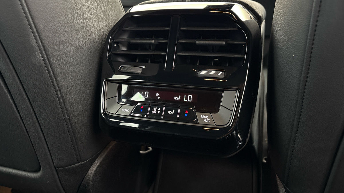 BMW iX Image 26