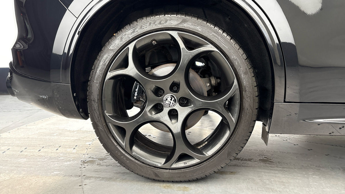 Alfa Romeo Stelvio Image 10