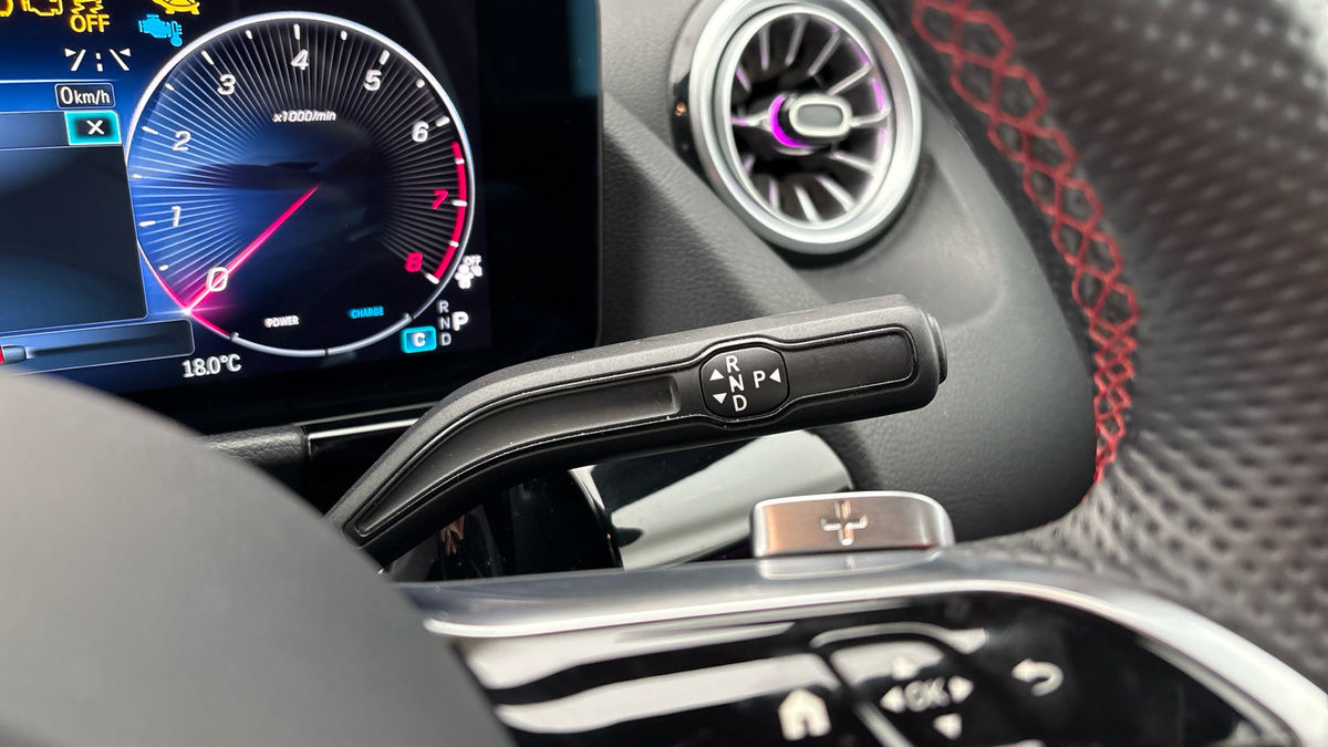Mercedes-Benz GLA Image 25