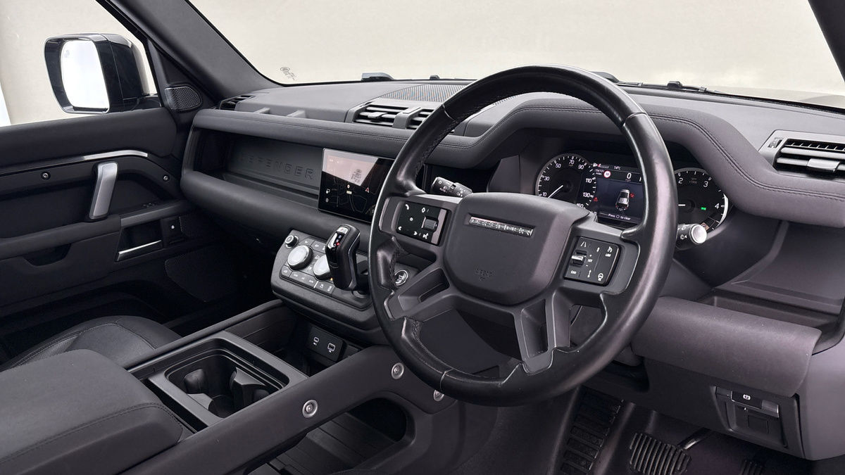 Land Rover Defender 110 Image 5