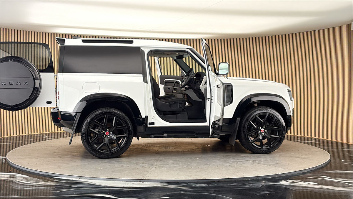 More views of Land Rover Defender 90