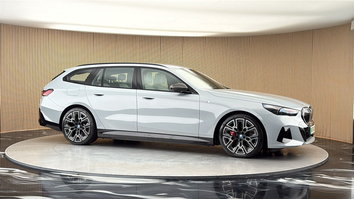 More views of BMW i5