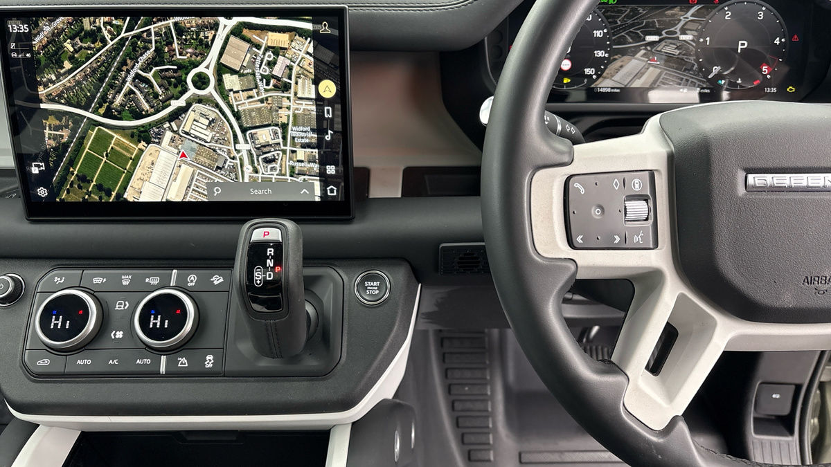 Land Rover Defender 110 Image 13