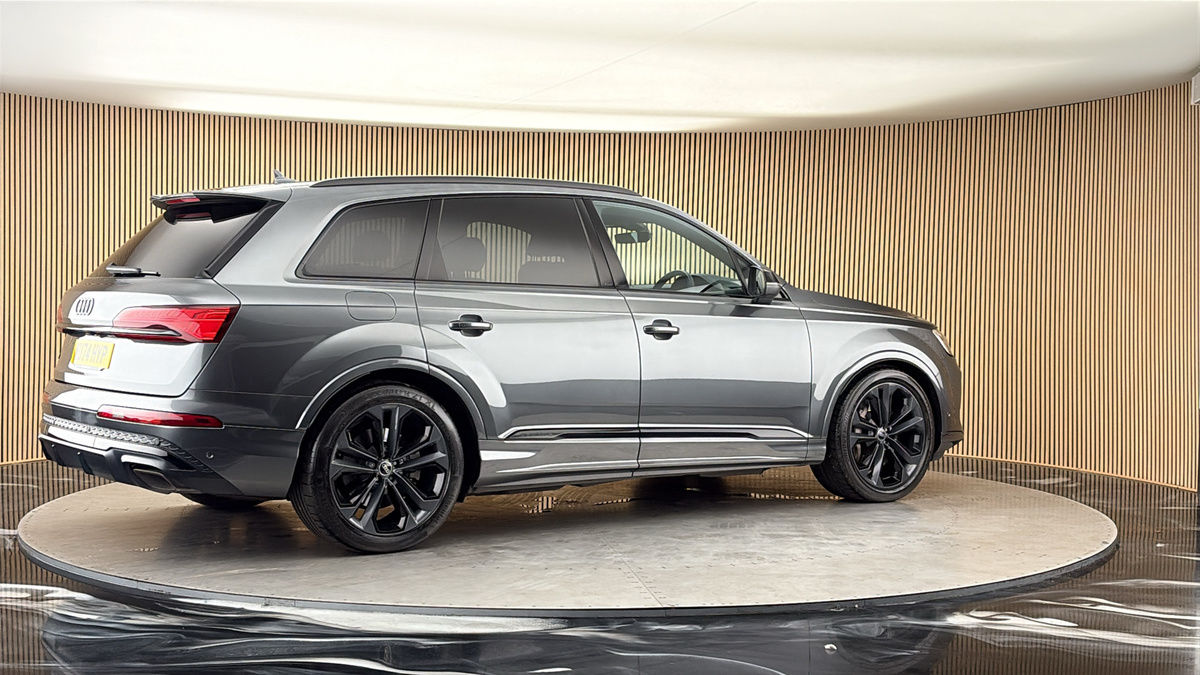 More views of Audi Q7