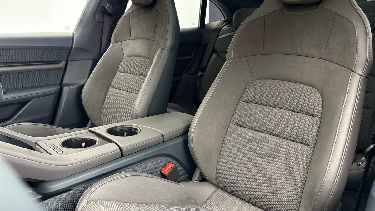 Porsche Taycan Image 7