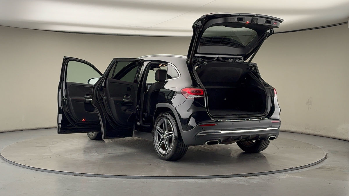 Mercedes-Benz GLA Image 23