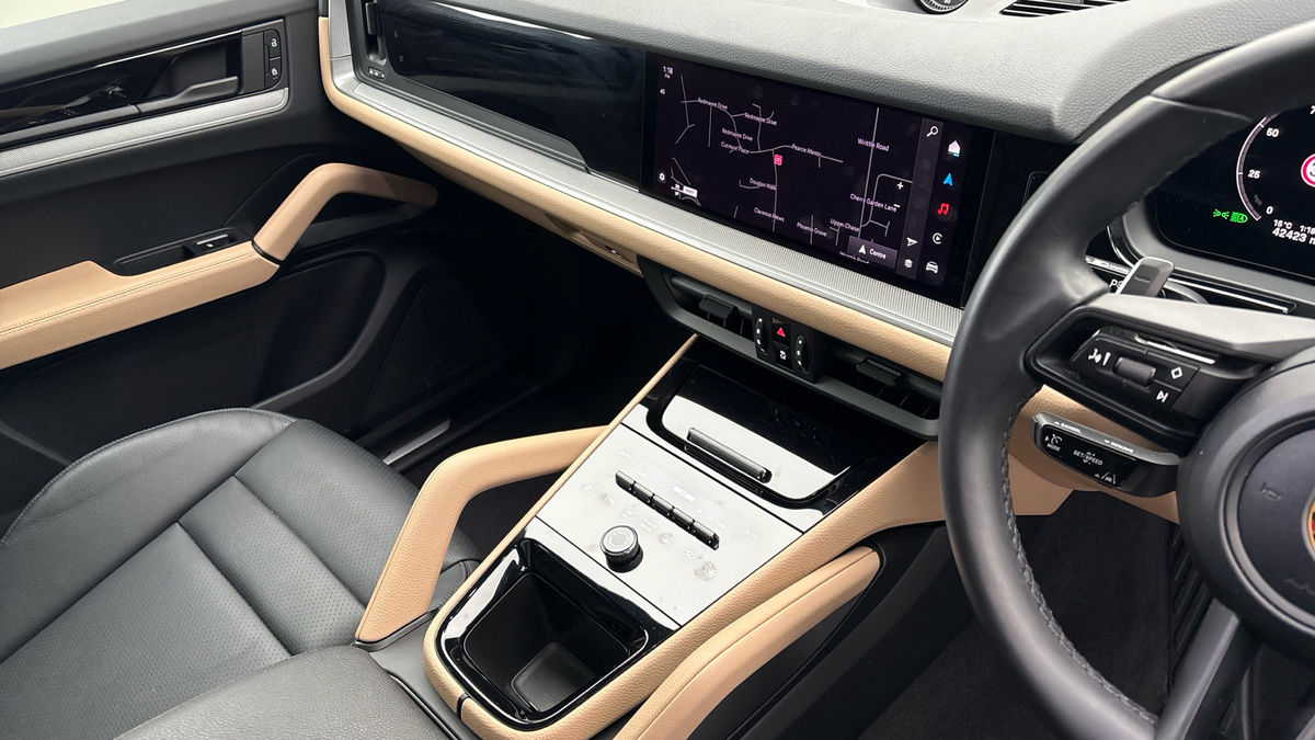 Porsche Cayenne Image 18