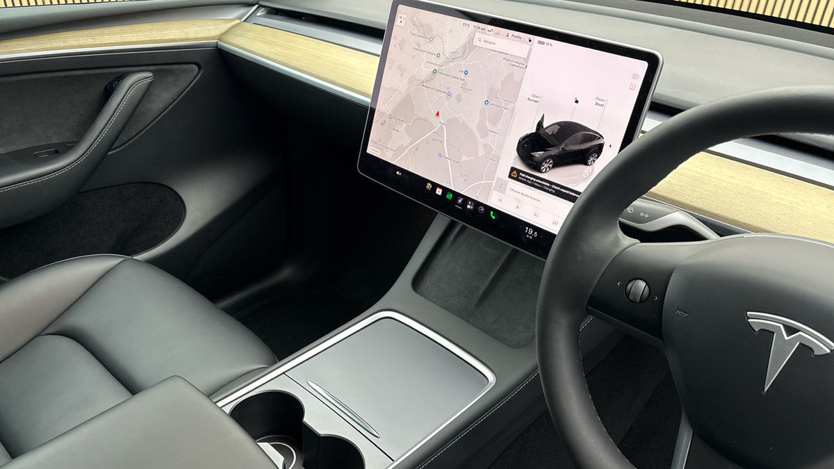 Tesla Model Y Image 18