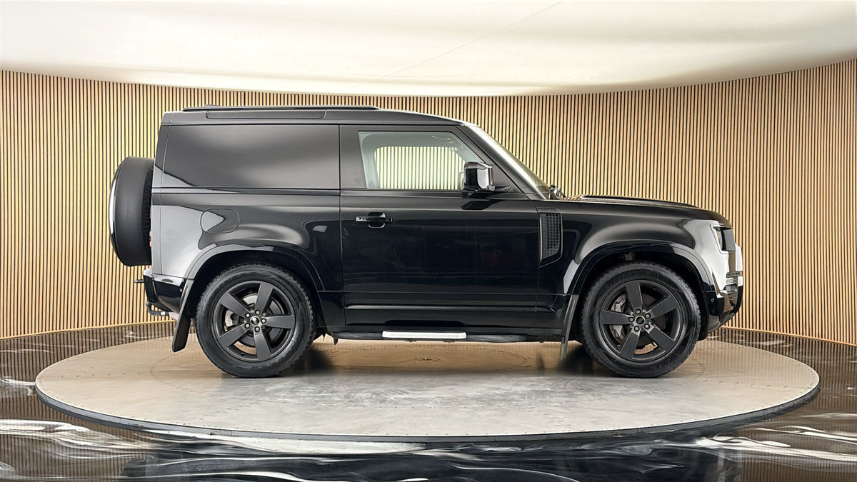 Land Rover Defender 90 Image 16