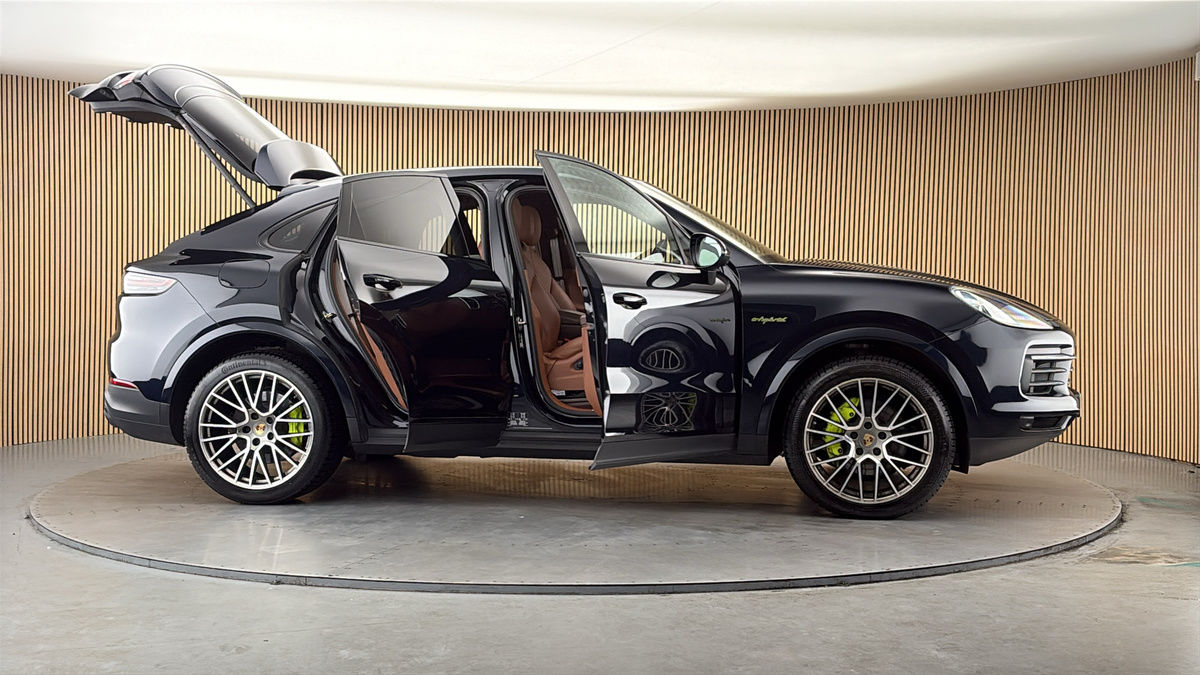 More views of Porsche Cayenne