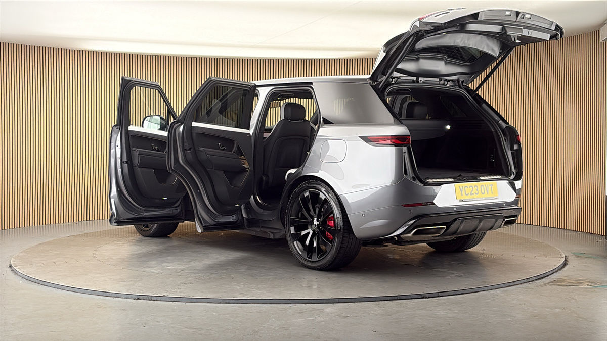 More views of Land Rover Range Rover Sport