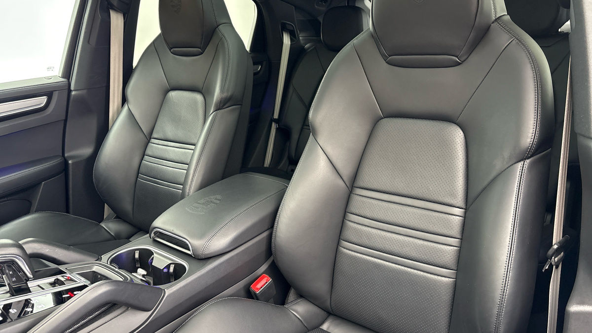 Porsche Cayenne Image 7