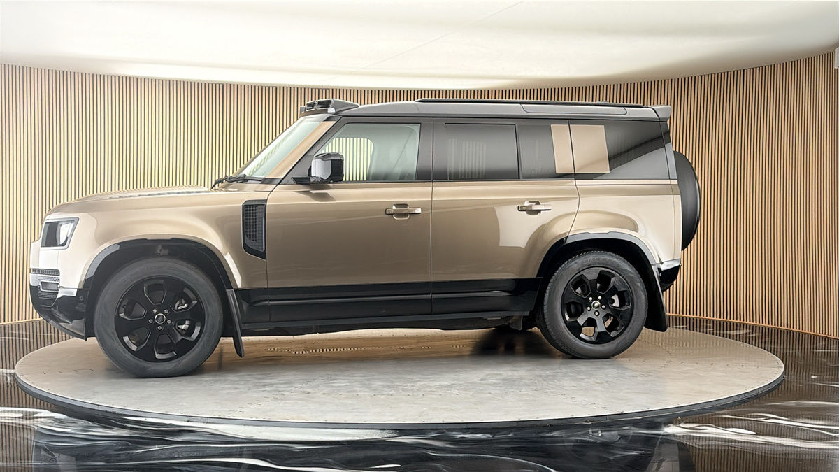 More views of Land Rover Defender 110