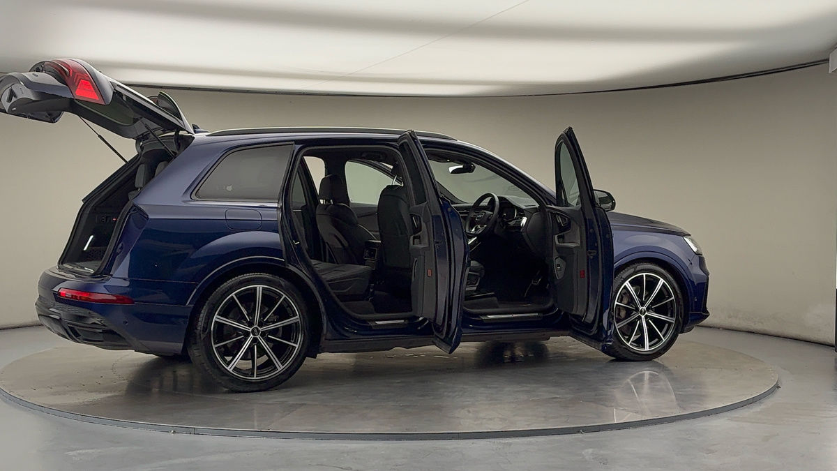 More views of Audi Q7