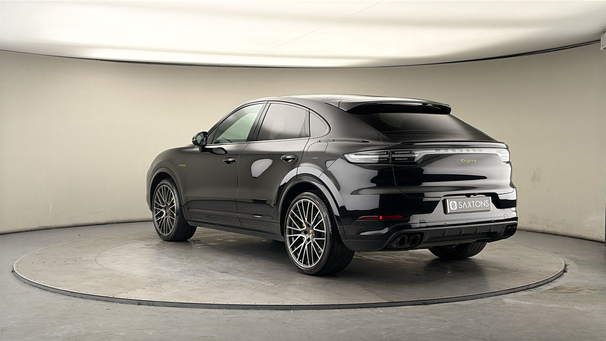 Porsche Cayenne Image 2