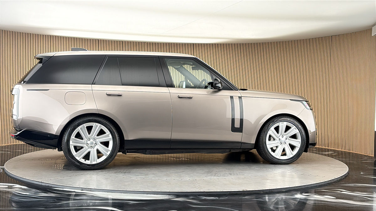 More views of Land Rover Range Rover