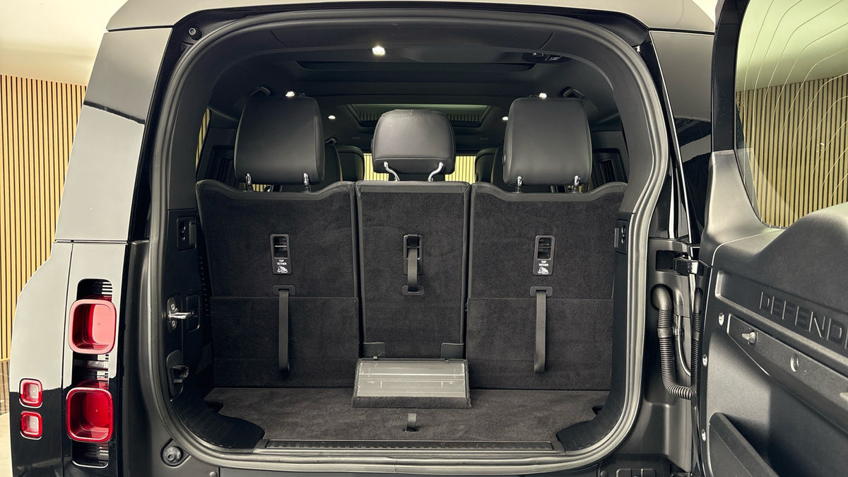 Land Rover Defender 130 Image 11