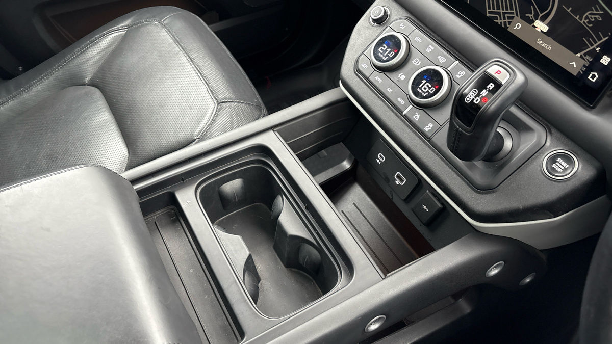 Land Rover Defender 110 Image 18