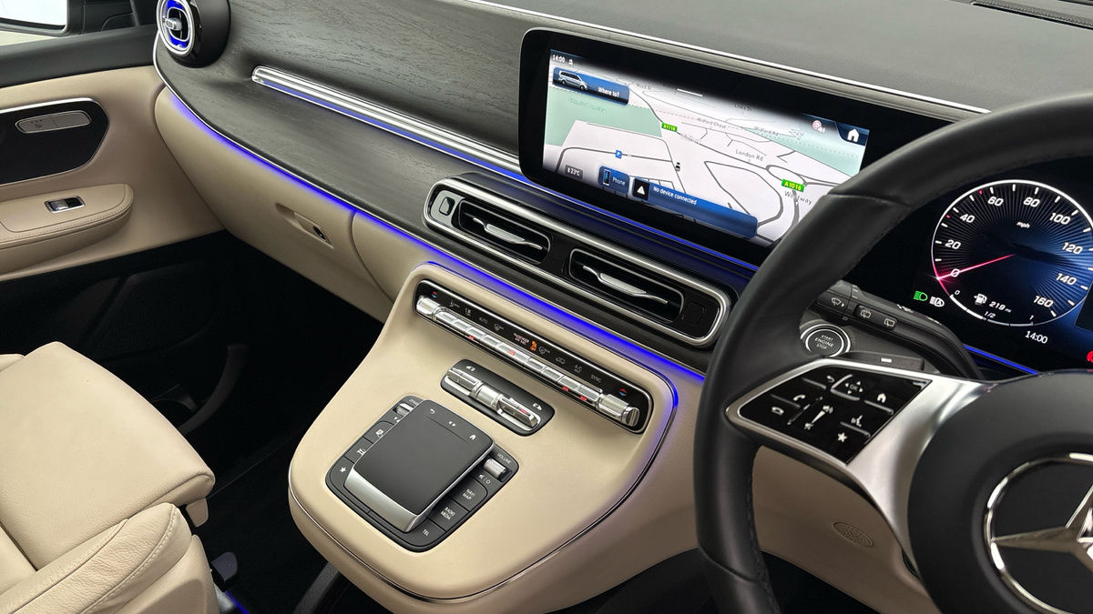 Mercedes-Benz V Class Image 18