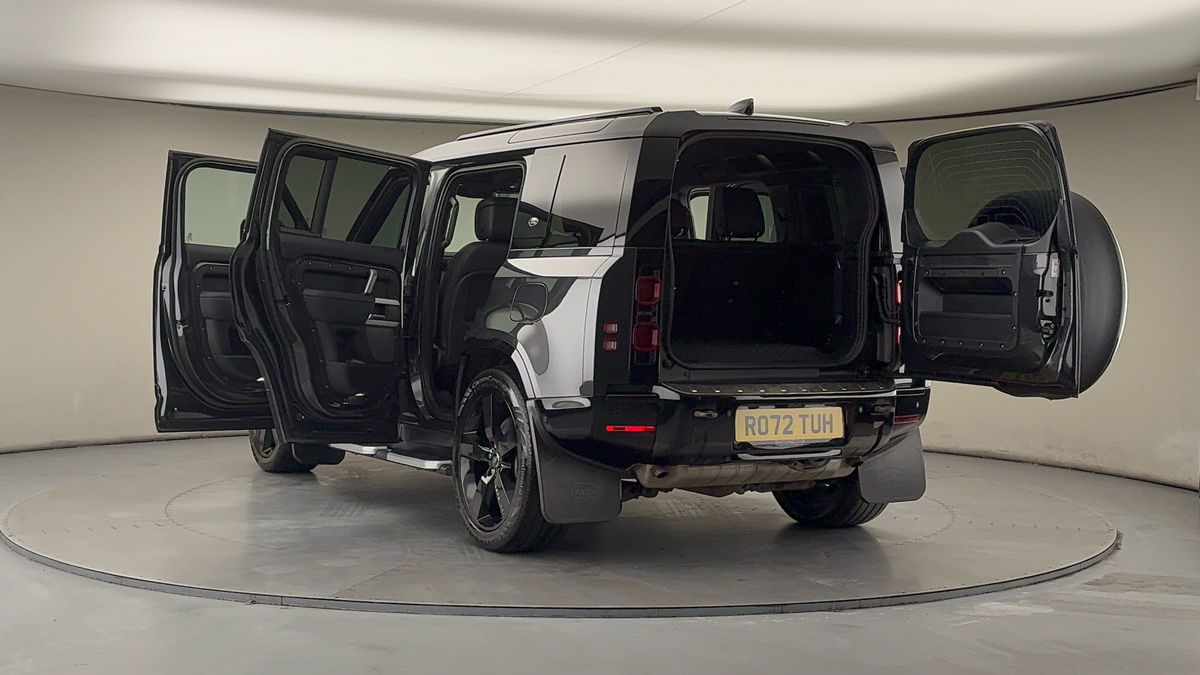 Land Rover Defender 110 Image 23