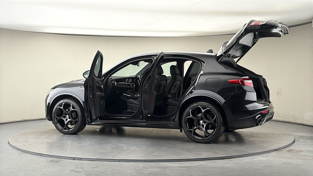 More views of Alfa Romeo Stelvio