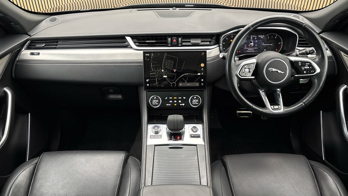 Jaguar F-PACE Image 12