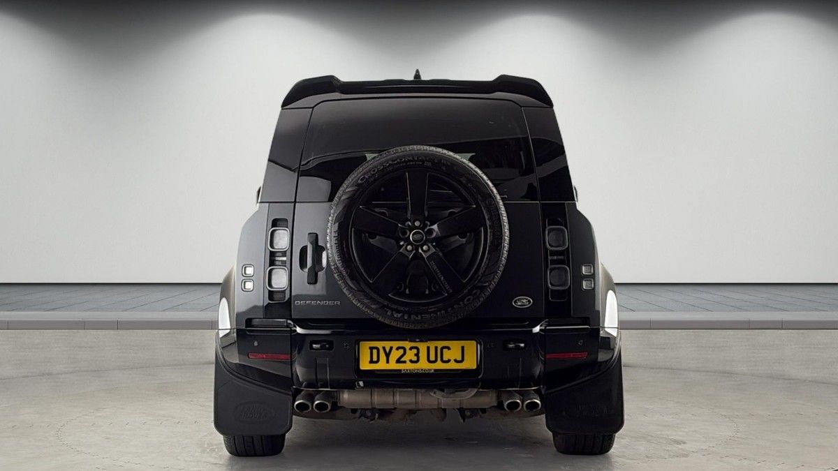 Land Rover Defender 110 Image 7
