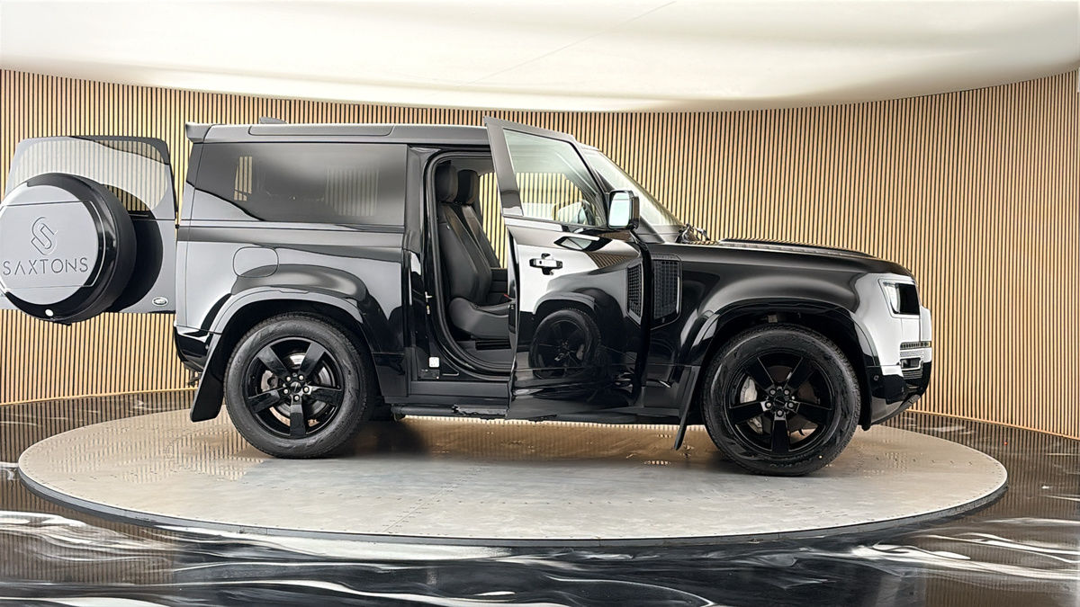 More views of Land Rover Defender 90