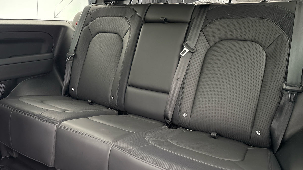 Land Rover Defender 90 Image 8