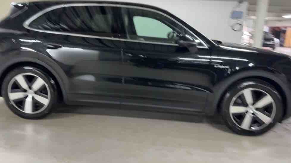 More views of Porsche Cayenne