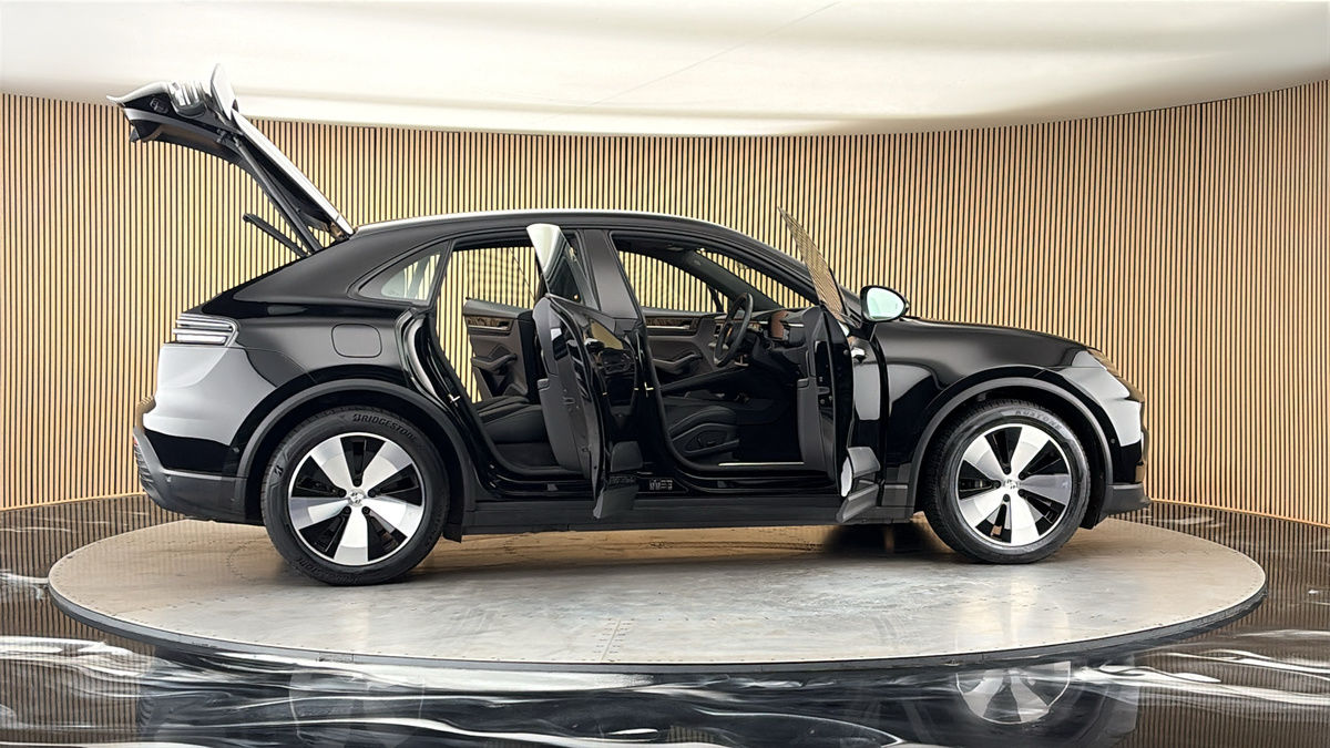 More views of Porsche Macan
