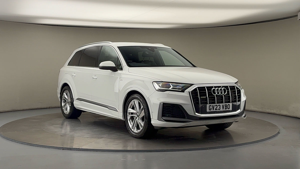 Audi Q7 Sticky Header Image