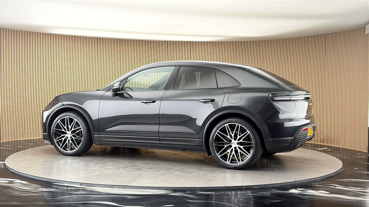 More views of Porsche Macan