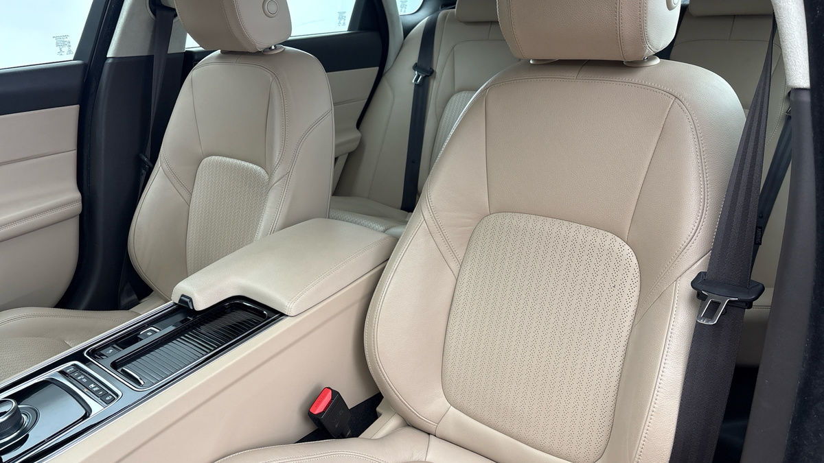 Jaguar XF Image 7