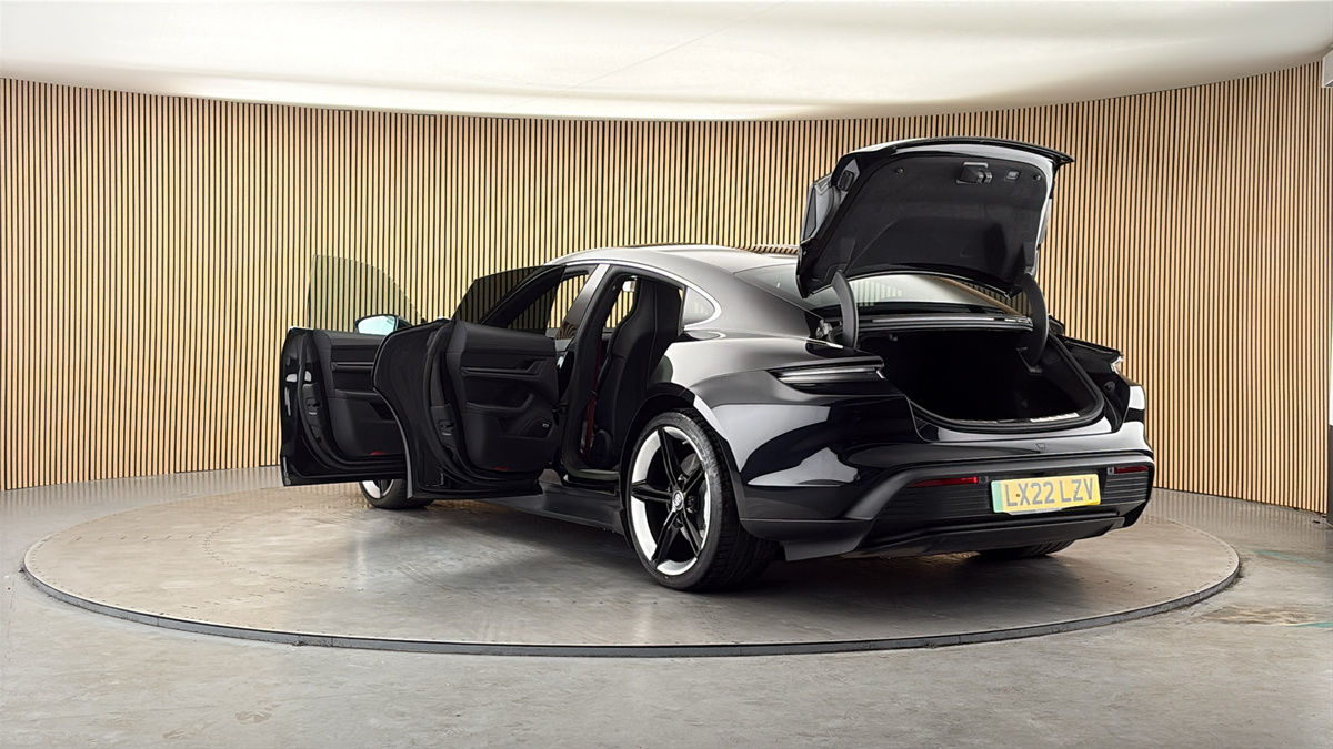 Porsche Taycan Image 23