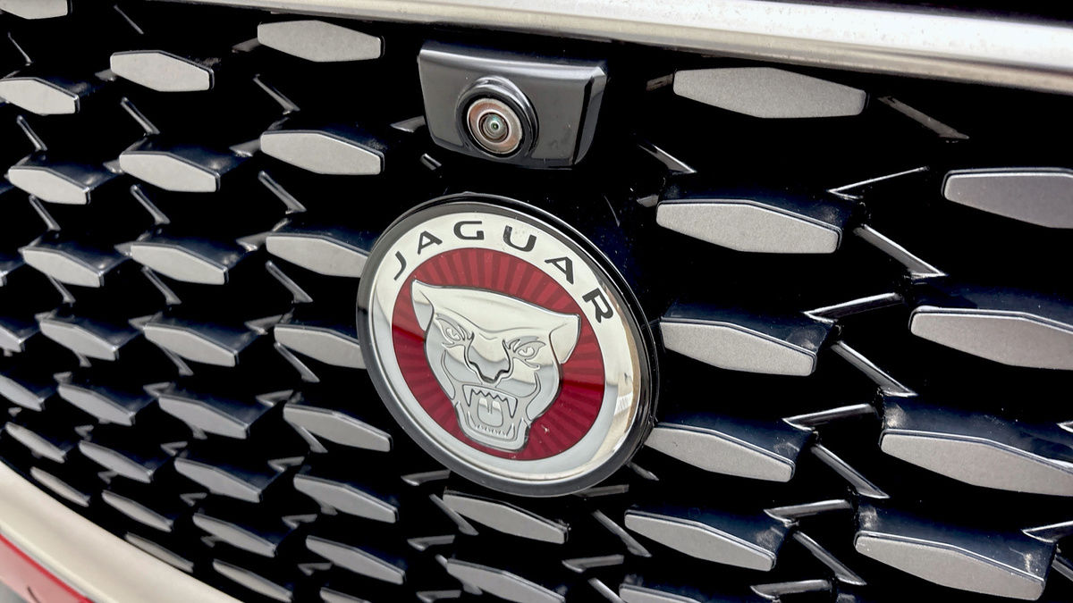 Jaguar F-PACE Image 24