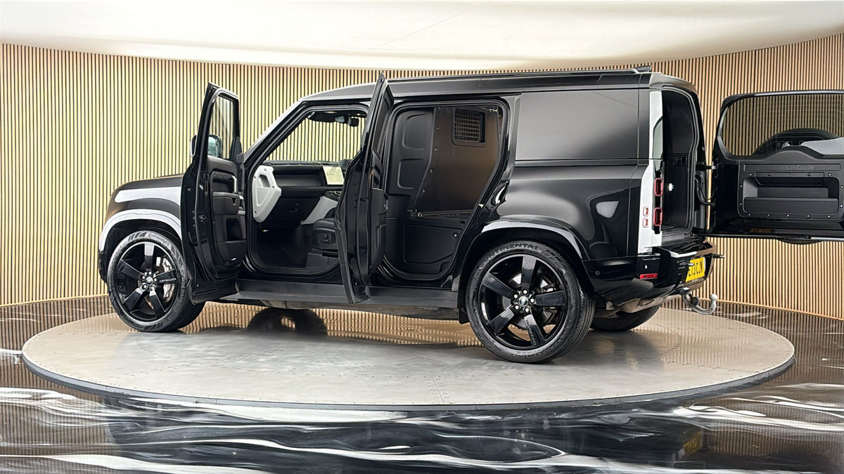 More views of Land Rover Defender 110