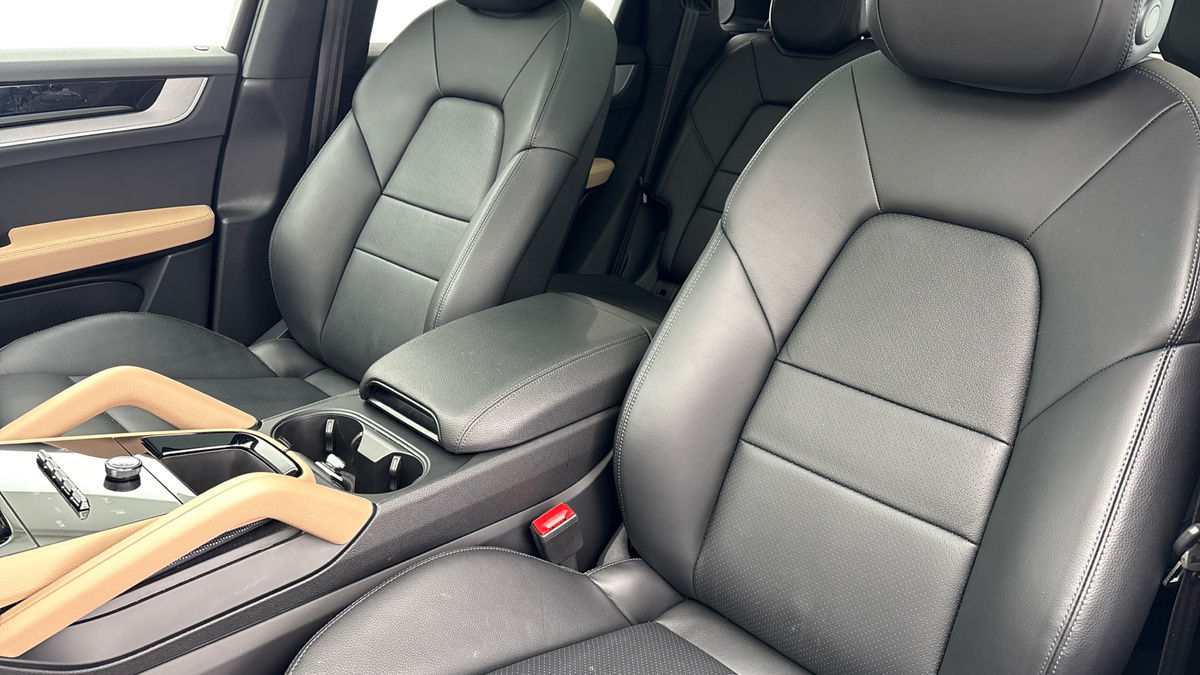 Porsche Cayenne Image 7