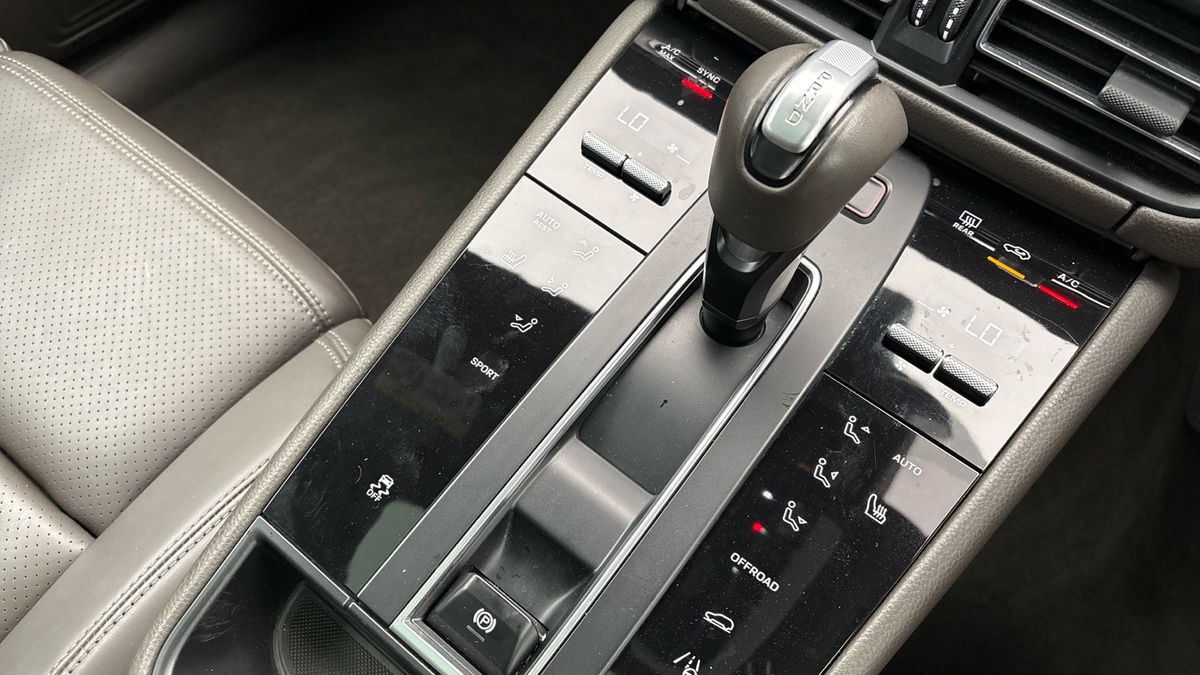 Porsche Macan Image 25