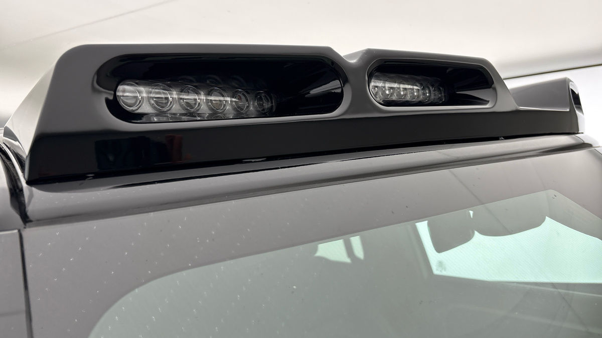 Land Rover Defender 110 Image 25