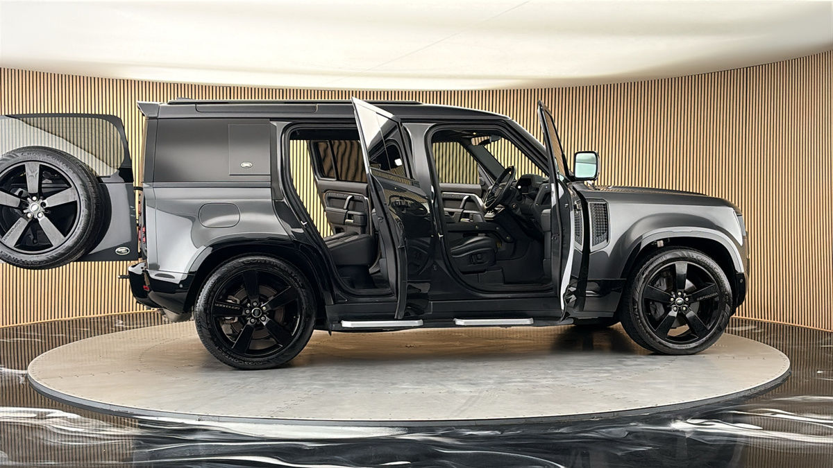 More views of Land Rover Defender 110